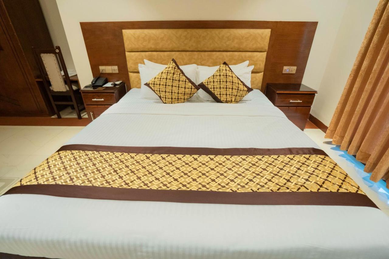 Central Inn Dhaka Buitenkant foto